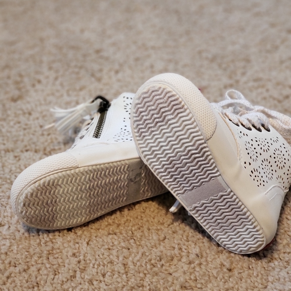 Shoes - Picture 5 of 5